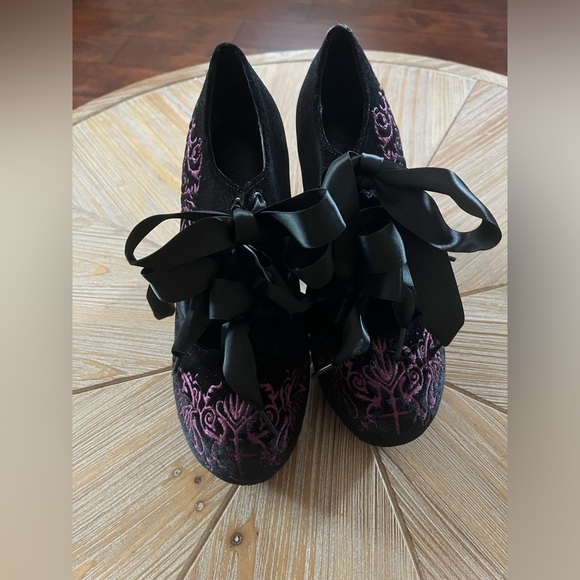 Widow Full of Darkness Velvet Mary James - Size 8 - Picture 4 of 4